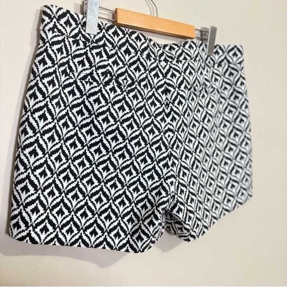 Banana Republic Mid Rise Hampton Black White Geo Shorts 4.5" Inseam - Picture 11 of 12
